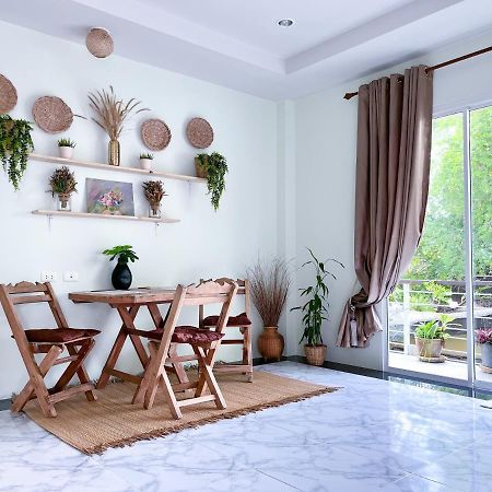 Sea Dreamer Beachfront Apartments Phuket Extérieur photo