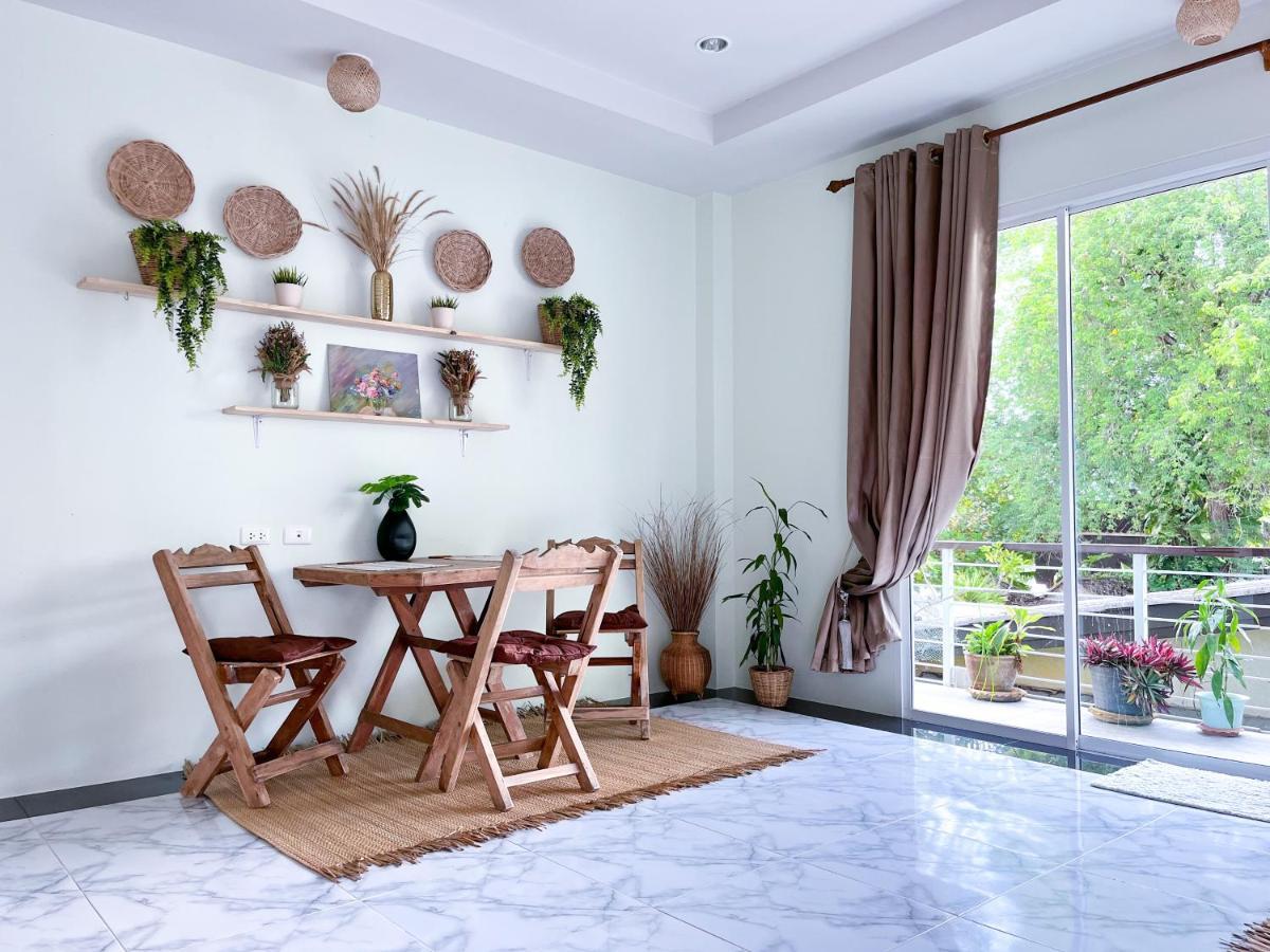 Sea Dreamer Beachfront Apartments Phuket Extérieur photo