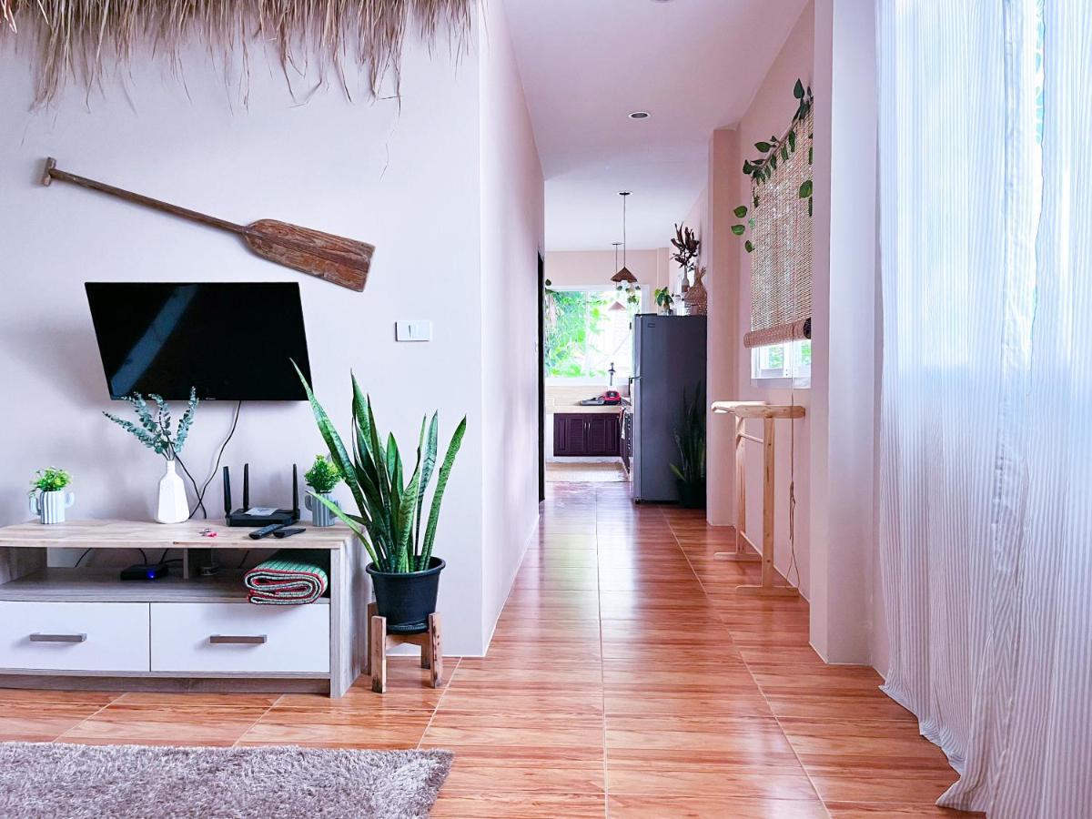 Sea Dreamer Beachfront Apartments Phuket Extérieur photo