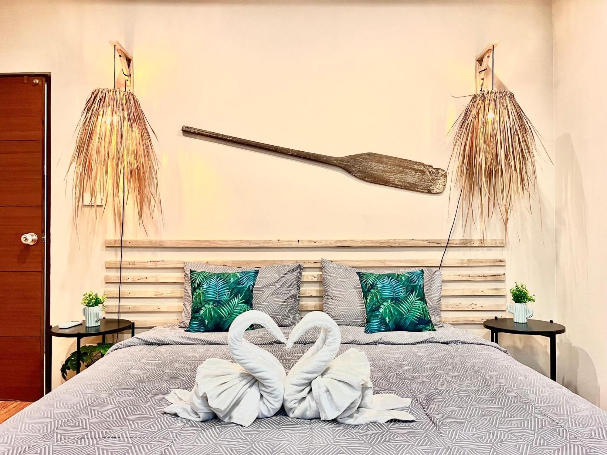 Sea Dreamer Beachfront Apartments Phuket Extérieur photo