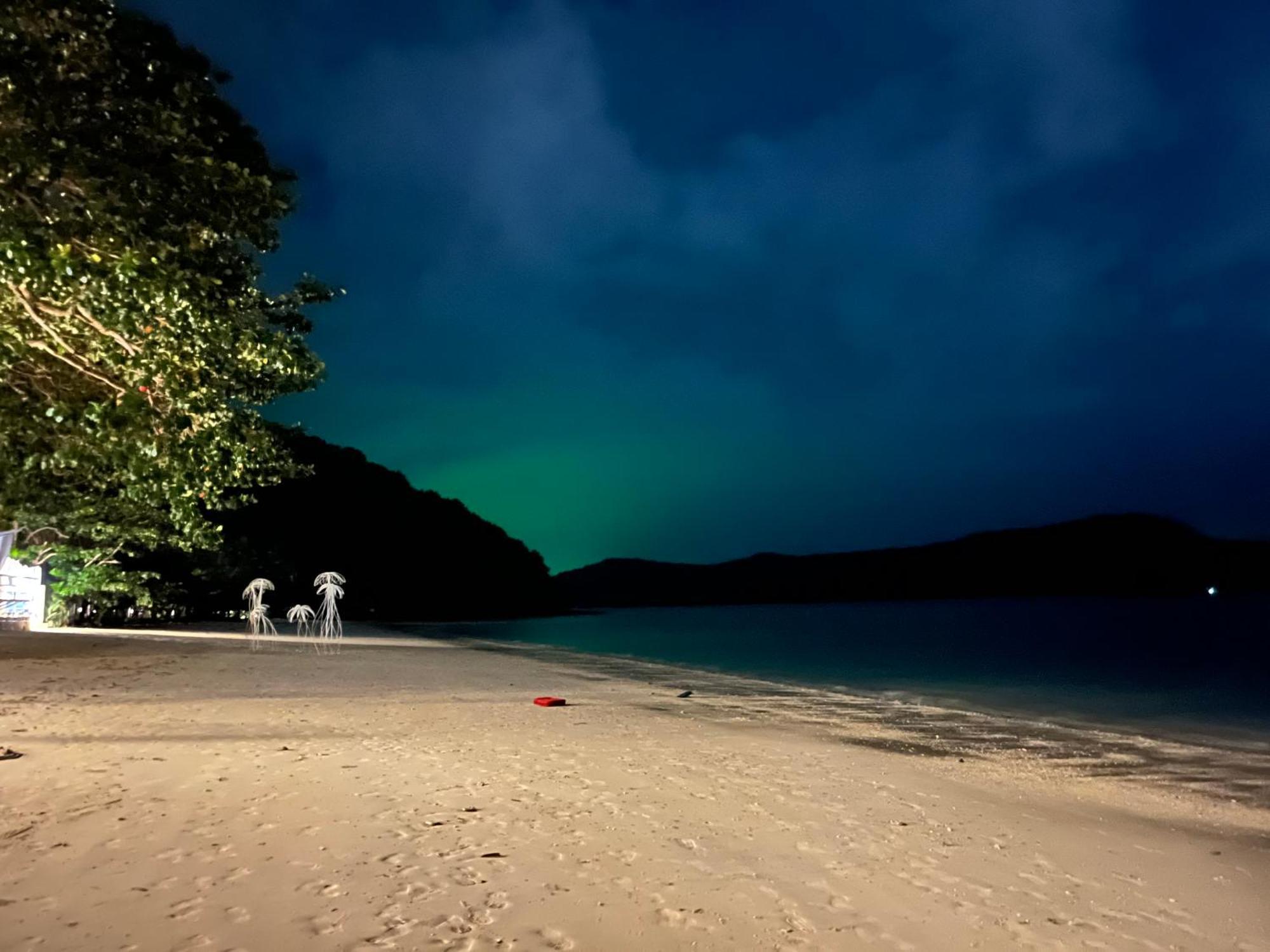 Sea Dreamer Beachfront Apartments Phuket Extérieur photo