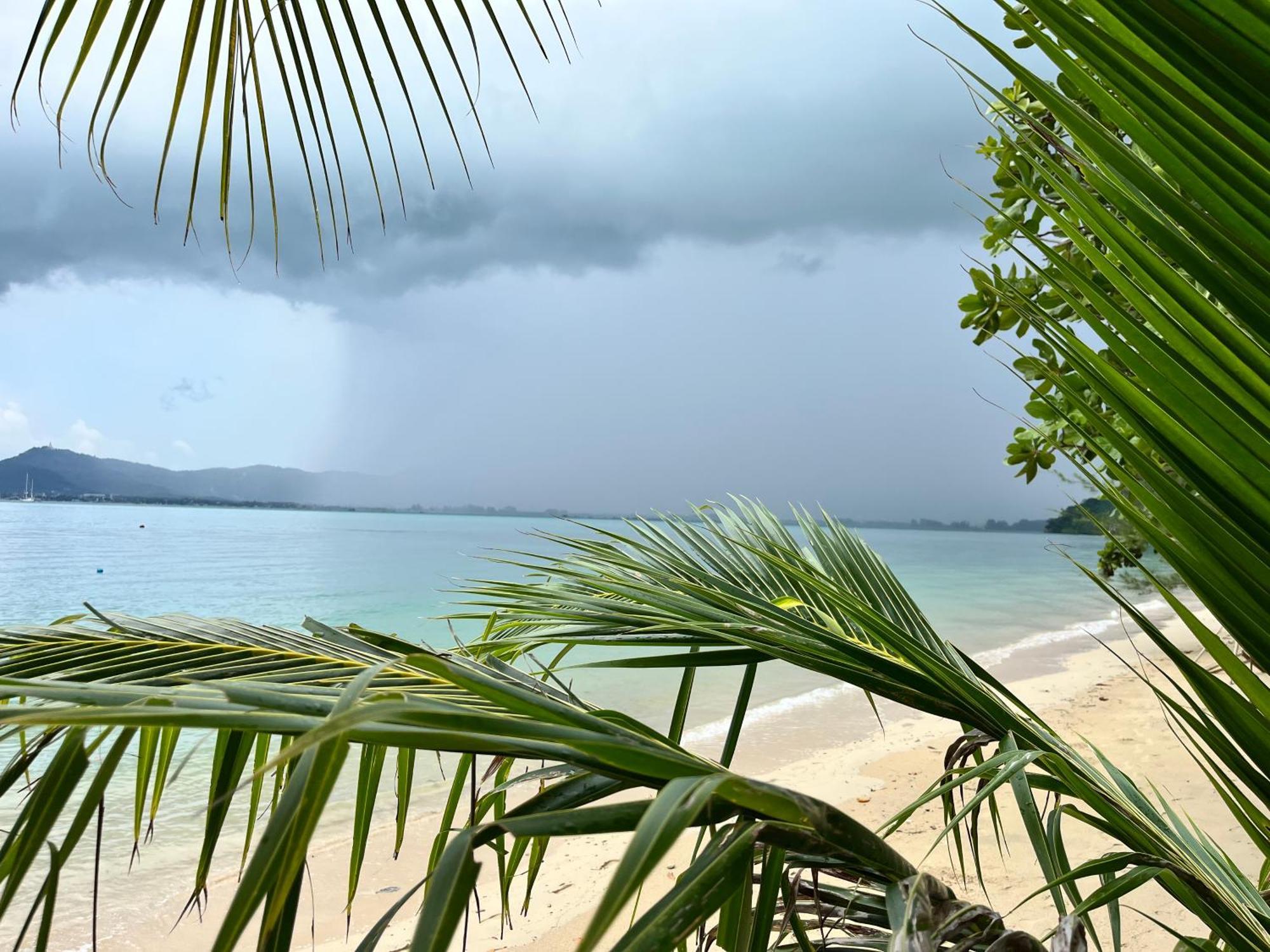 Sea Dreamer Beachfront Apartments Phuket Extérieur photo