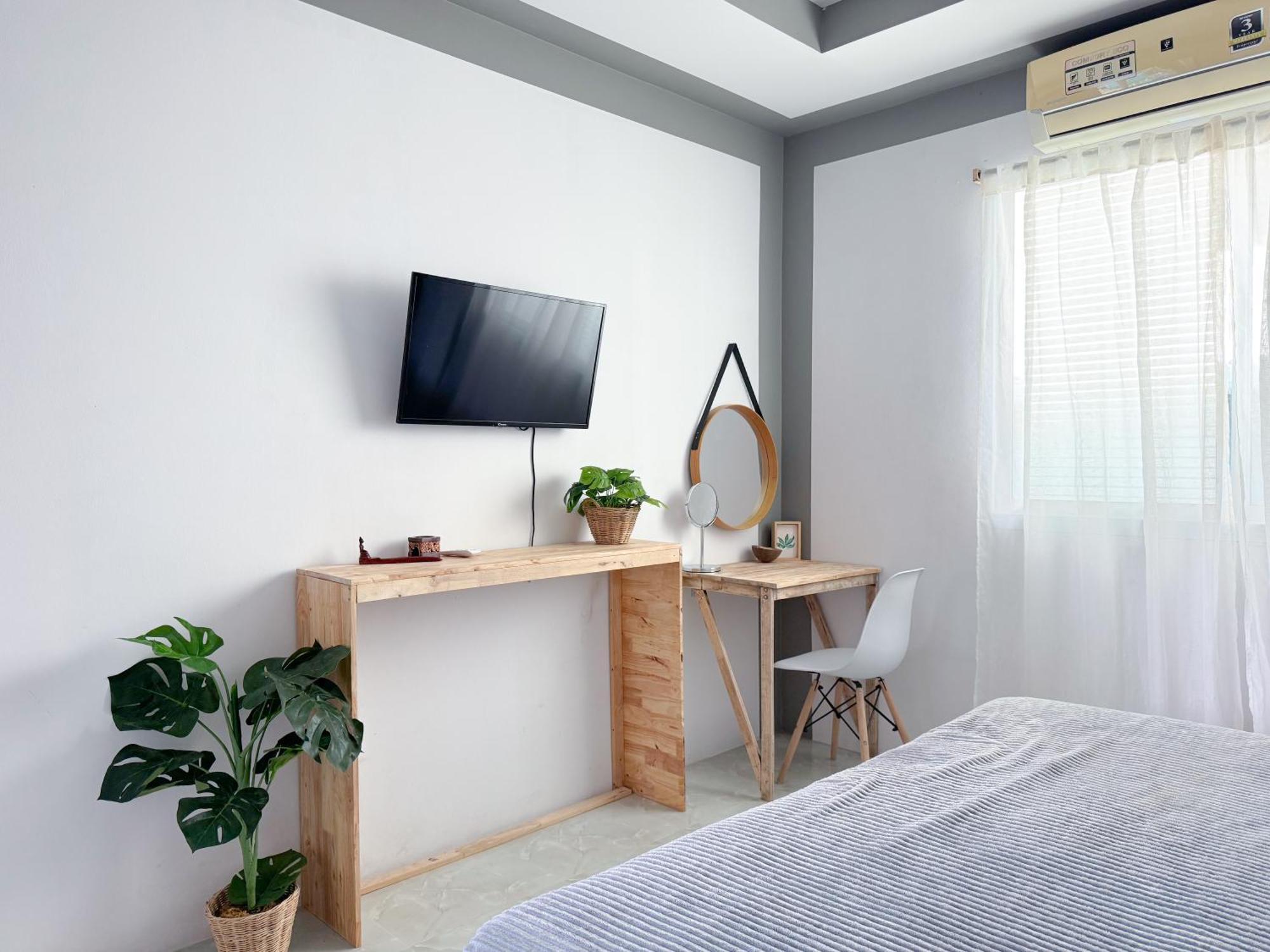 Sea Dreamer Beachfront Apartments Phuket Extérieur photo