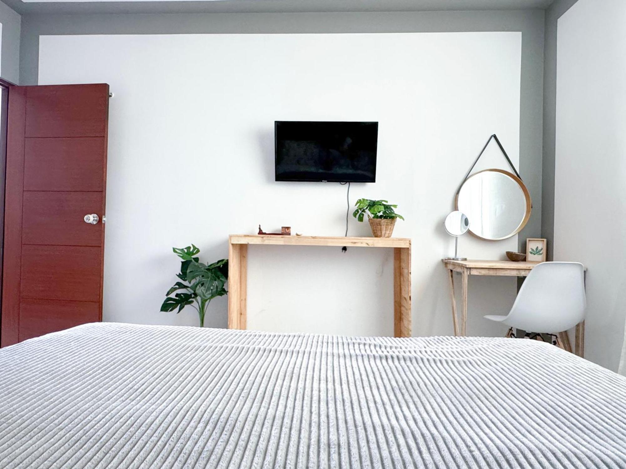 Sea Dreamer Beachfront Apartments Phuket Extérieur photo