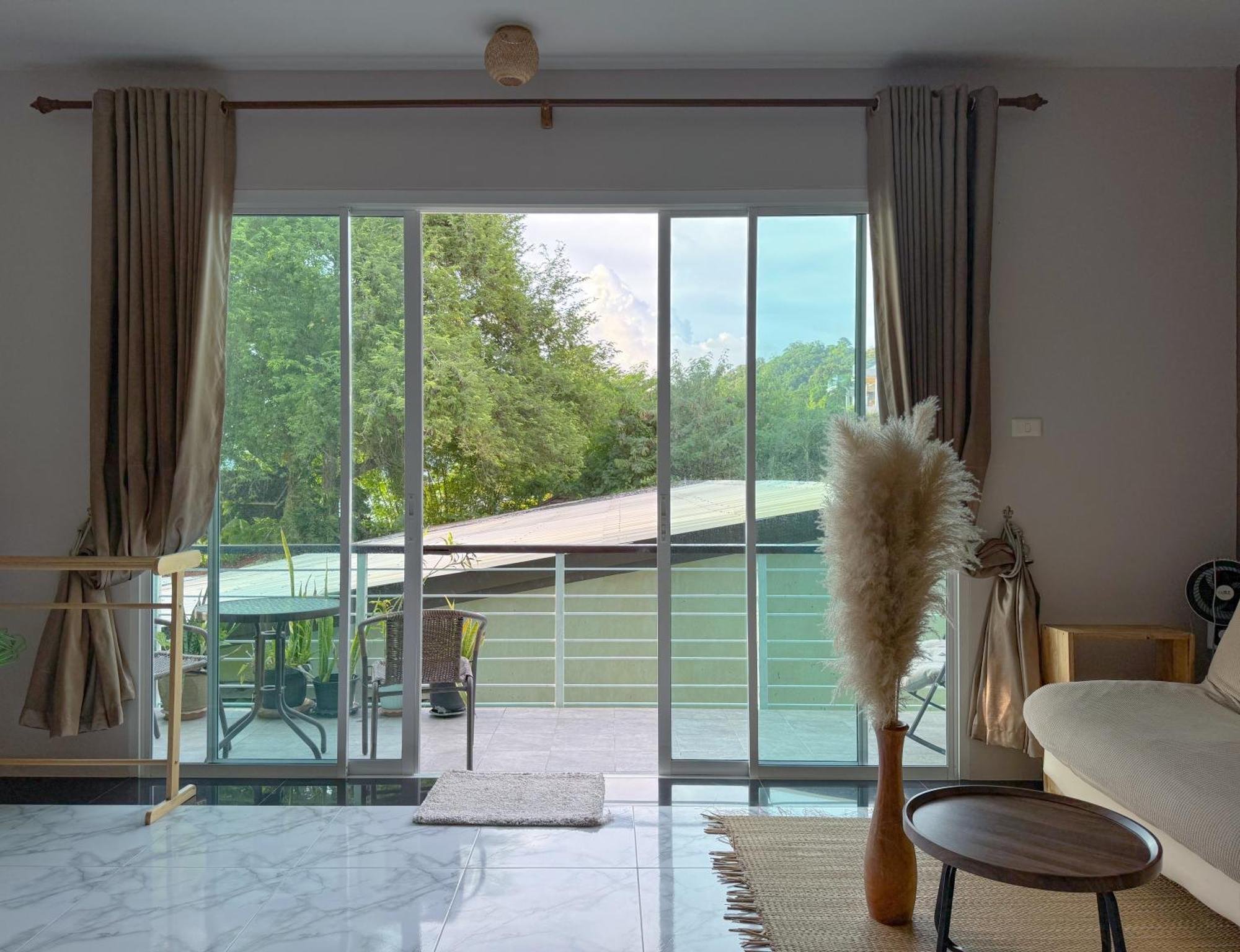 Sea Dreamer Beachfront Apartments Phuket Extérieur photo