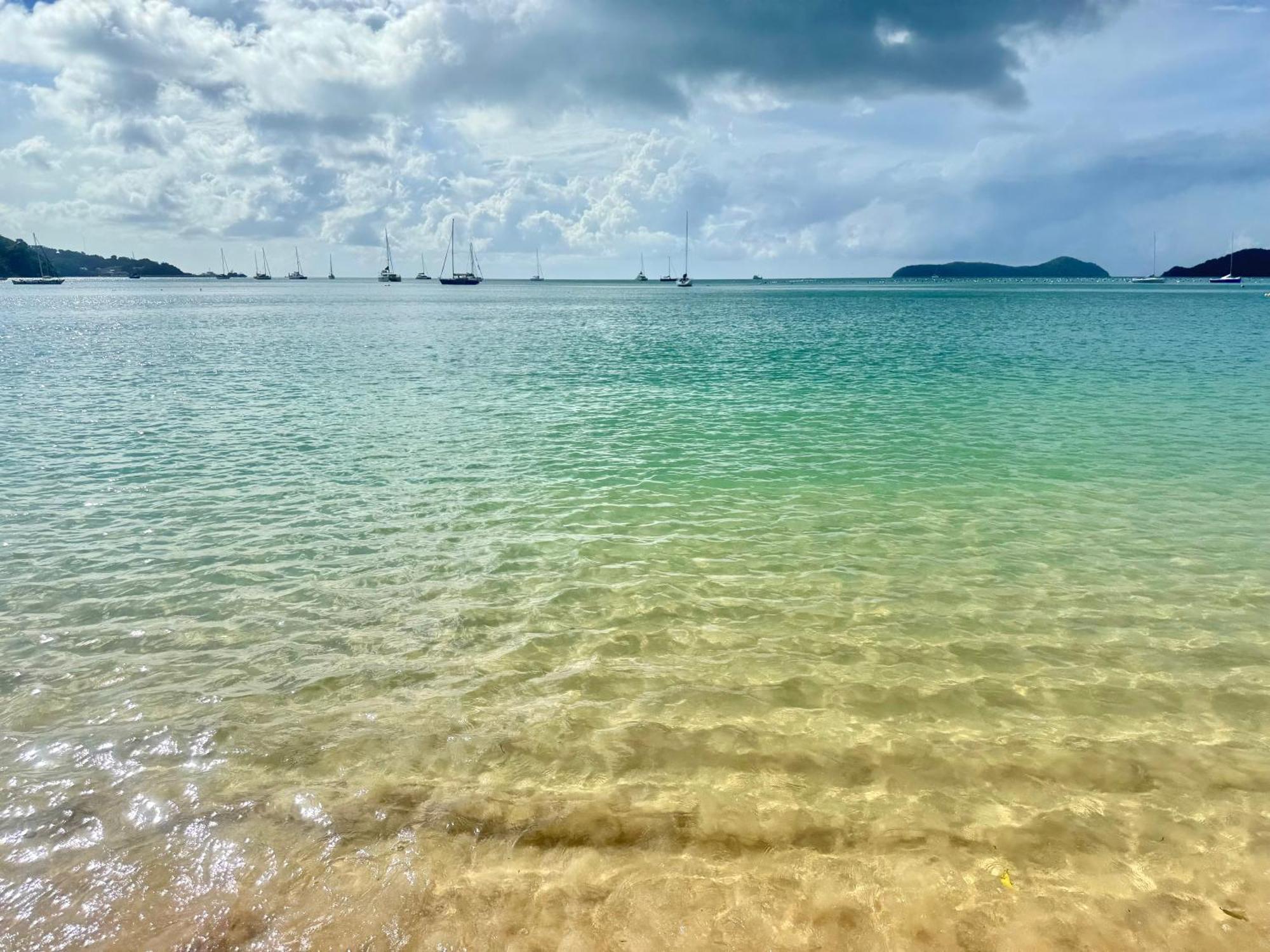 Sea Dreamer Beachfront Apartments Phuket Extérieur photo