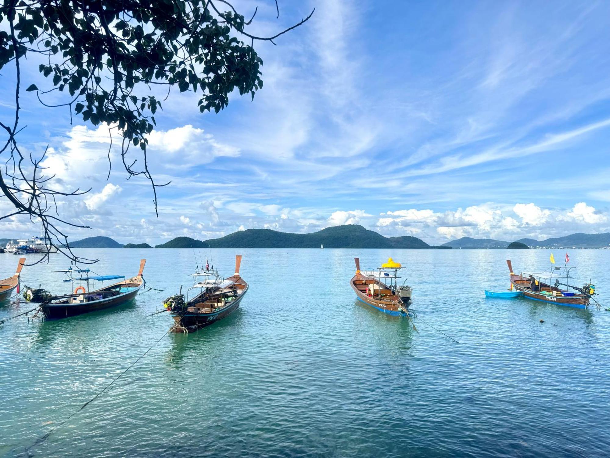 Sea Dreamer Beachfront Apartments Phuket Extérieur photo